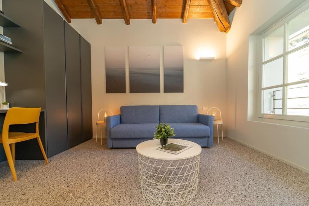 Moderno Appartamento A 200 Metri Dal Duomo Como Bagian luar foto