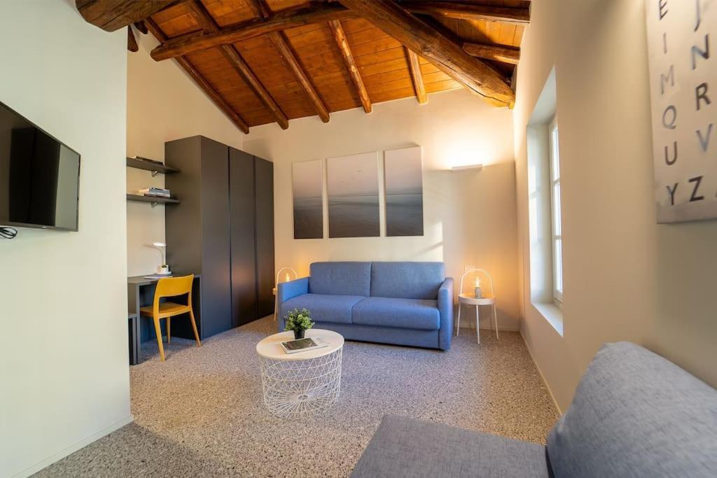 Moderno Appartamento A 200 Metri Dal Duomo Como Bagian luar foto