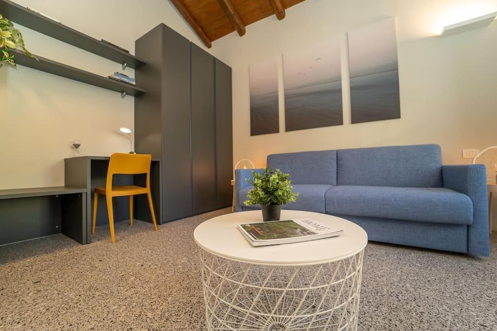 Moderno Appartamento A 200 Metri Dal Duomo Como Bagian luar foto